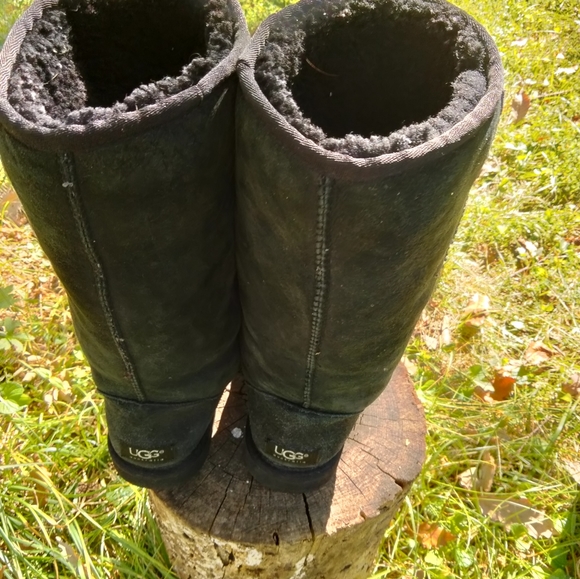 👀 Big Discount 👀! UGG Boots in size W8 - Picture 2 of 4